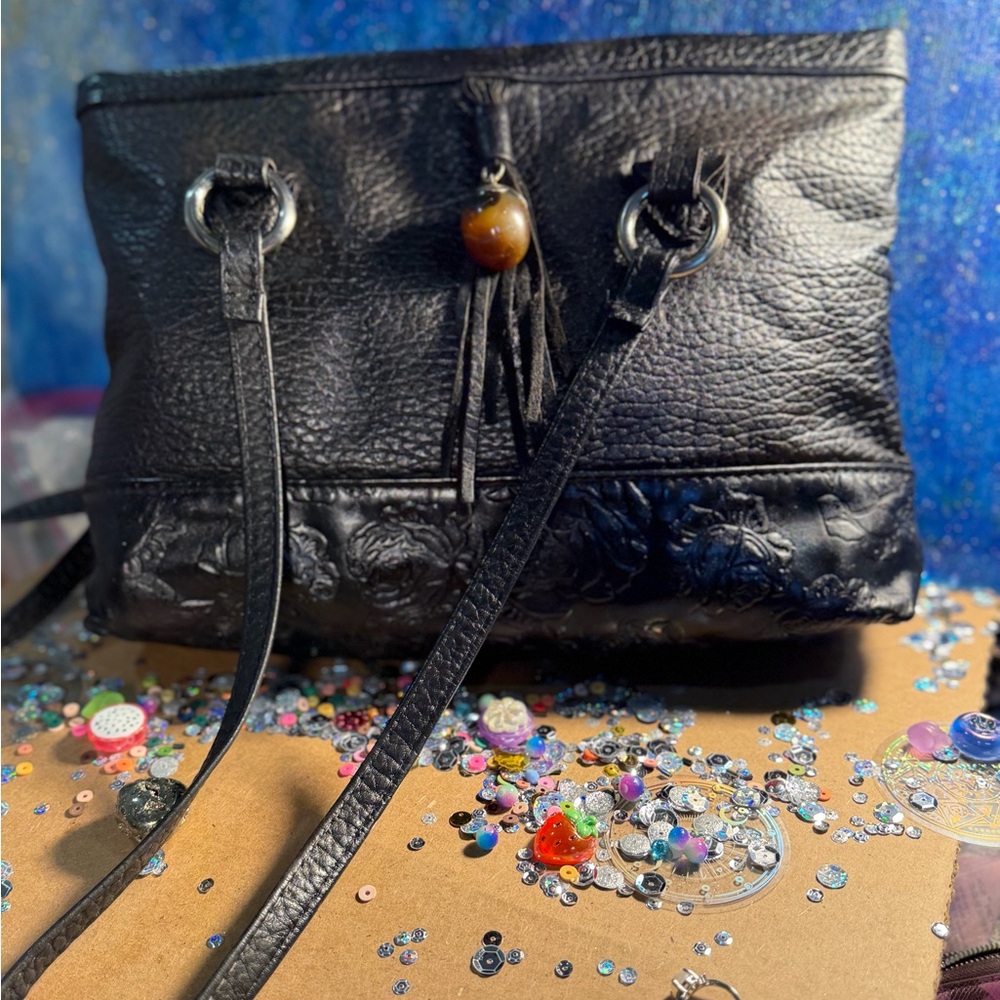 Black Vintage Agate Embossed Leather Shoulder Bag EUC